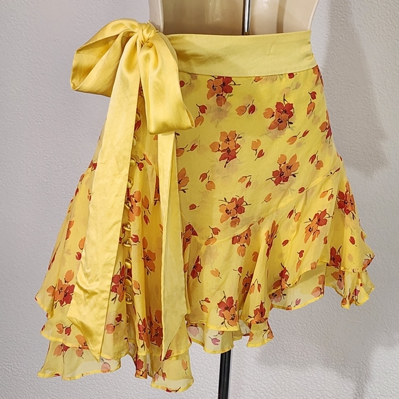 Abercrombie & Fitch 100% Silk Floral Side Closure Skirt Yellow Size 4 - Picture 8 of 14